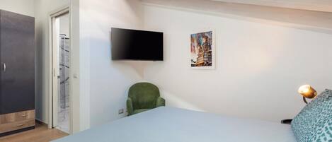 1 bedroom, iron/ironing board