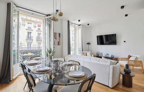 Interior - A PERFECT BLEND OF MODERN COMFORT & UNPARALLELED CENTRALITY – LE MARAIS (Paris)