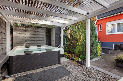 Holiday Home 'Luxus-Haushälfte in Lörrach' with Private Terrace, Private Garden and Wi-Fi