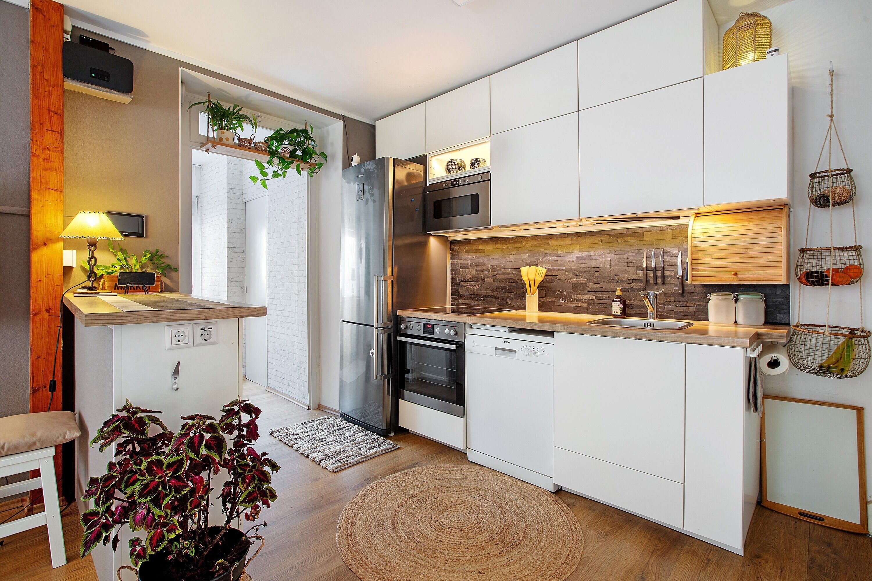 Kühlschrank, Mikrowelle, Ofen, Herdplatte