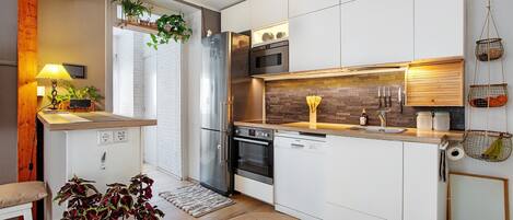 Fridge, microwave, oven, stovetop