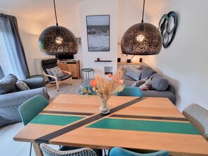 TV, offices - Spacious holiday home for 6 guests in Domburg | Hogehilweg 14A (Domburg)