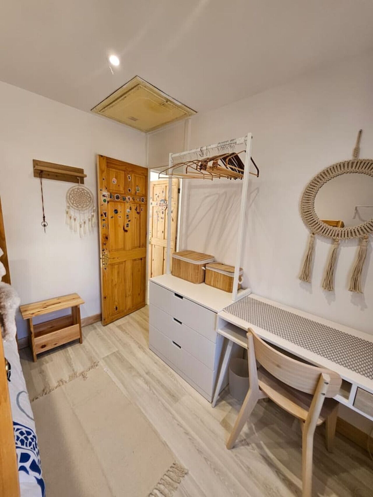 2 bedrooms, desk, iron/ironing board, WiFi