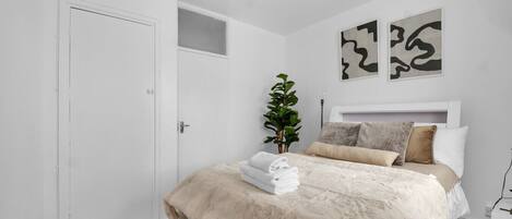 Una scrivania, ferro/asse da stiro, Wi-Fi, lenzuola