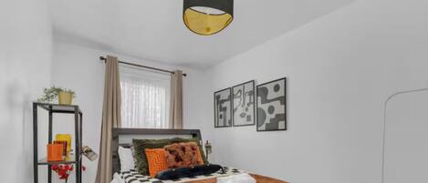 Bureau, fer et planche à repasser, Wi-Fi, draps fournis