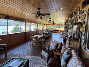 المنشأة من الداخل