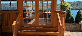 Hatch's Lodge - 5 bdrms, 5.5 baths, amazing lake views and waterfront