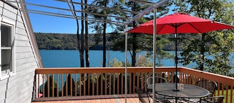 Hatch's Perch - Quaint 2nd floor apt, private balcony, terrific lake views