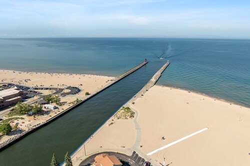 House Haven - Three Bedroom Villa, Sleeps 8