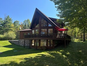 Exterior - Hidden Creek Lodge - Quiet cabin tucked in the woods, contemporary decor (Mt Vision)