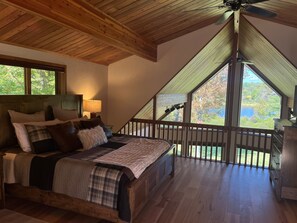 Desk, iron/ironing board, free WiFi, bed sheets - Hidden Creek Lodge - Quiet cabin tucked in the woods, contemporary decor (Mt Vision)