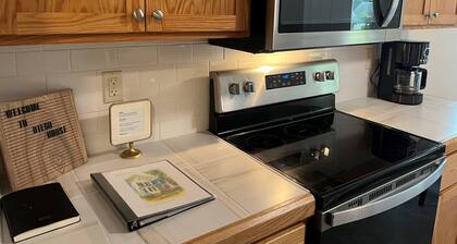 Otego House Apartments #2 - 2nd floor apt, quiet side street, short drive to ASV