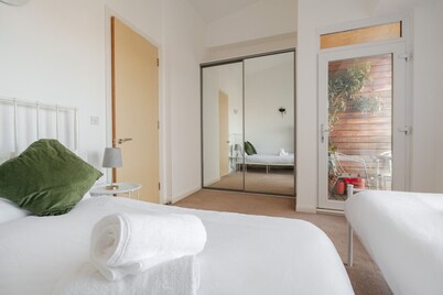 Huge 4BR City Escape - Etihad - COOP -Free parking