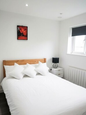 4 camere, una scrivania, ferro/asse da stiro, culla da viaggio