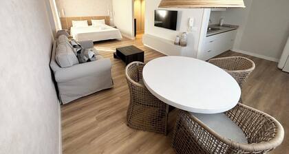 Studio with pool in downtown Santa Cruz