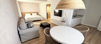 Studio with pool in downtown Santa Cruz