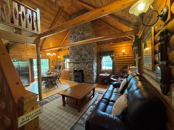 Smart TV, books - The Trading Post - Peaceful log cabin in the woods, minutes to ASV (Otego)