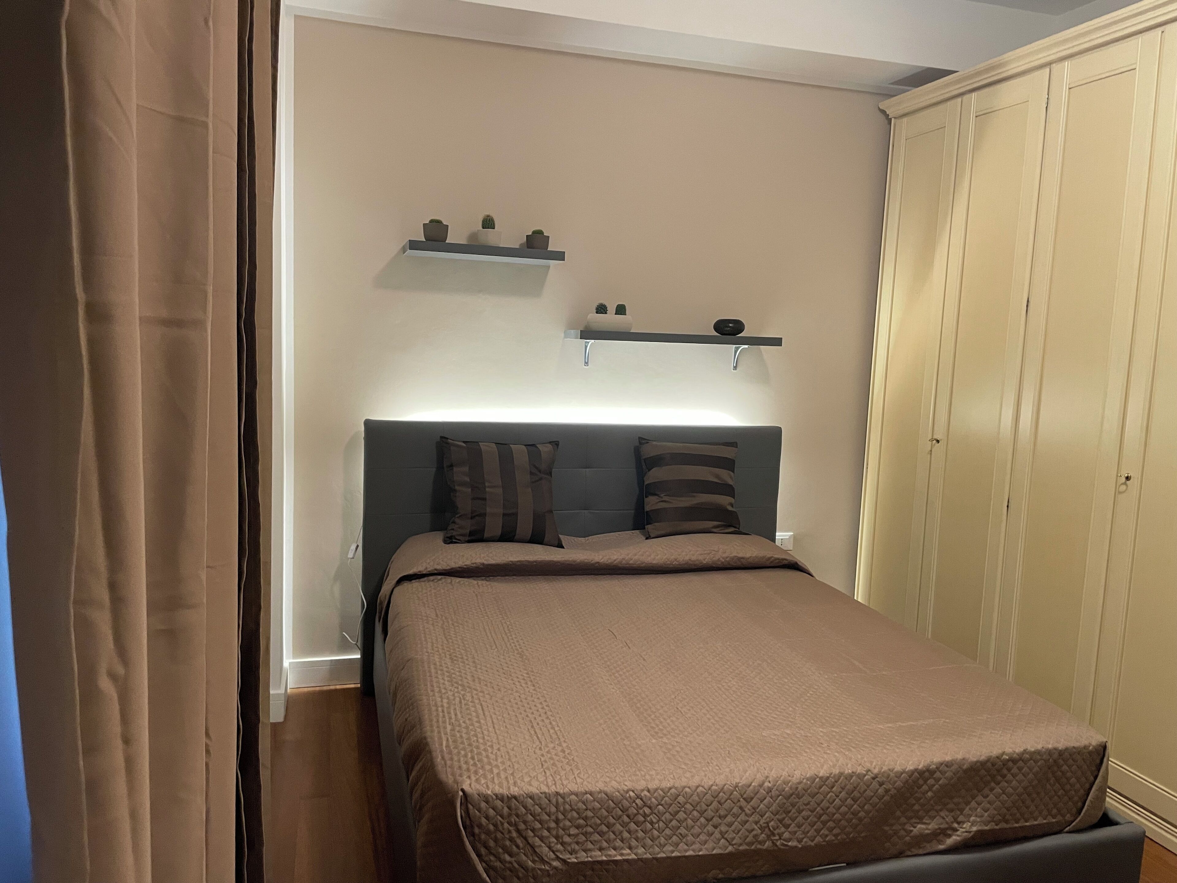 1 slaapkamer, een strijkplank/strijkijzer, gratis wifi, beddengoed