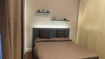 1 chambre, fer et planche Ă repasser, Wi-Fi gratuit, draps fournis