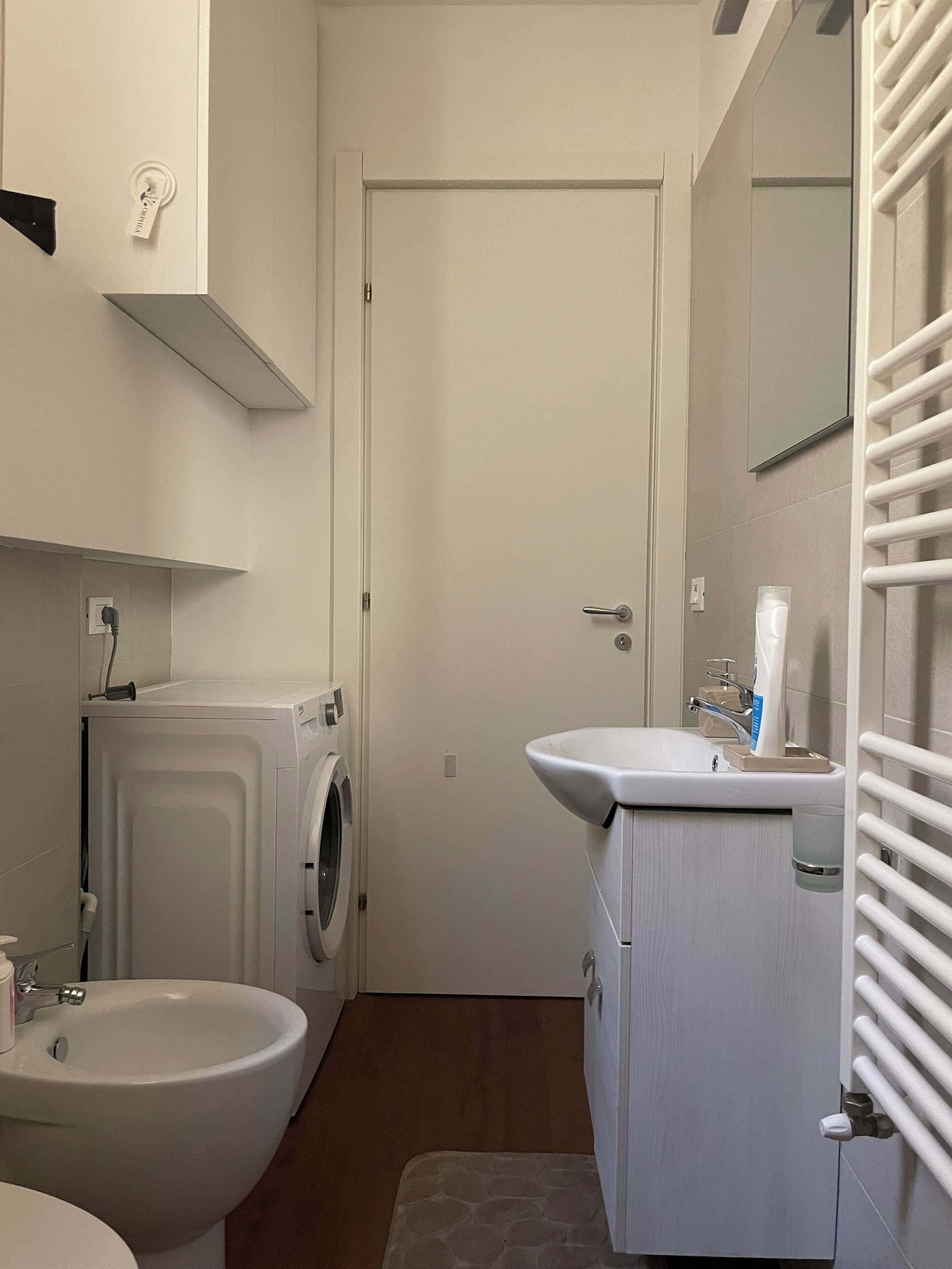 Dusche, Haartrockner, Bidet, Handtücher