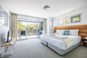 4 bedrooms, travel cot, free WiFi, bed sheets