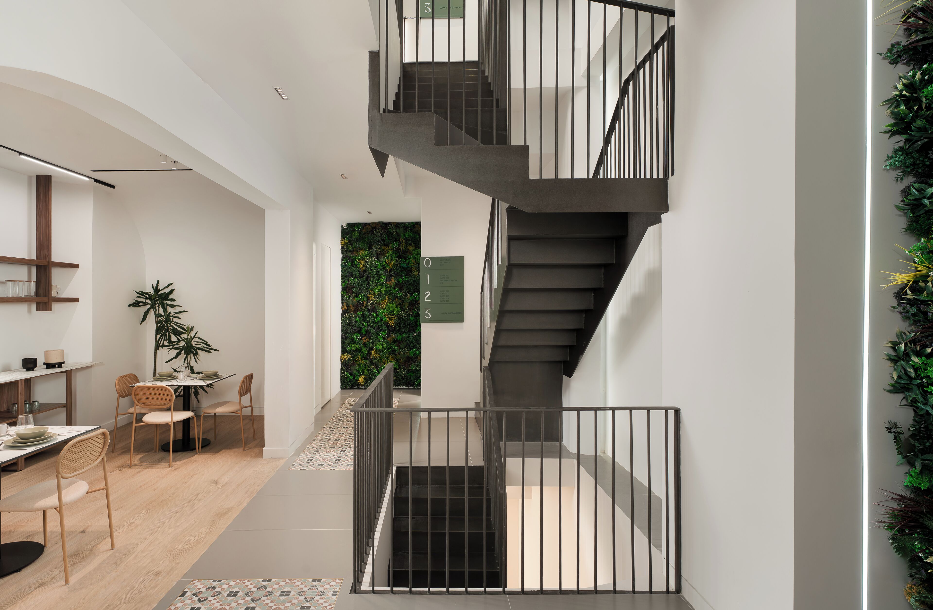 อาหารเช้าแบบคอนติเนนทัลทุกวัน (EUR 12 ต่อคน)