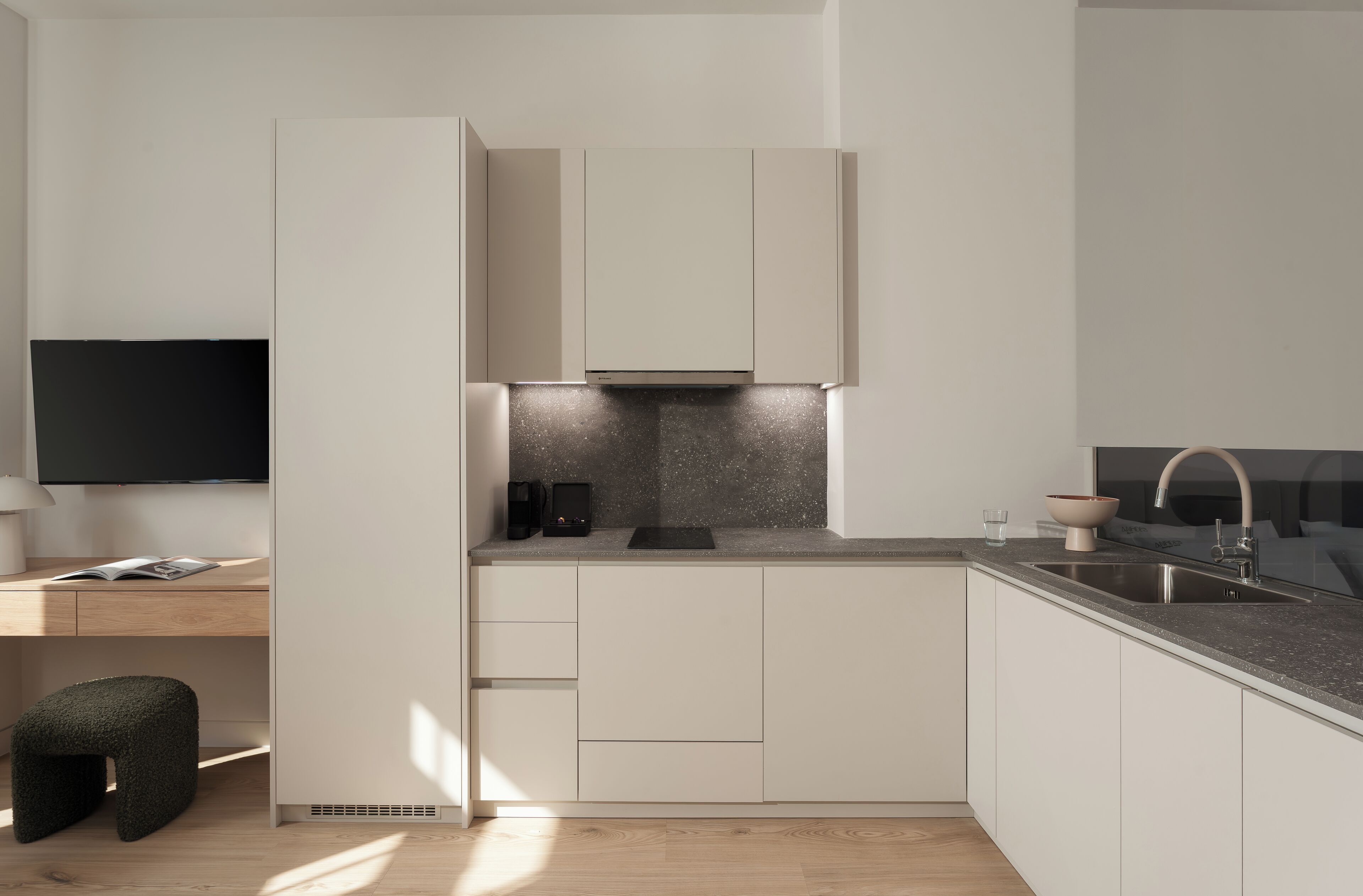 Deluxe Suite | Private kitchen | Full-size fridge, stovetop, espresso maker, coffee/tea maker