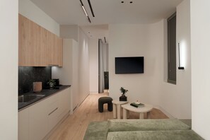 豪華套房 | 起居區 | 43-吋平面電視、數位頻道、Netflix、串流服務