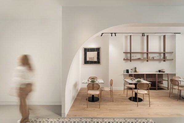 Daily continental breakfast (EUR 12 per person)