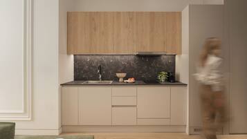 Quarto casal luxo, sacada, vista para a cidade | Cofres nos quartos, espaço de trabalho para notebook, cortinas blackout