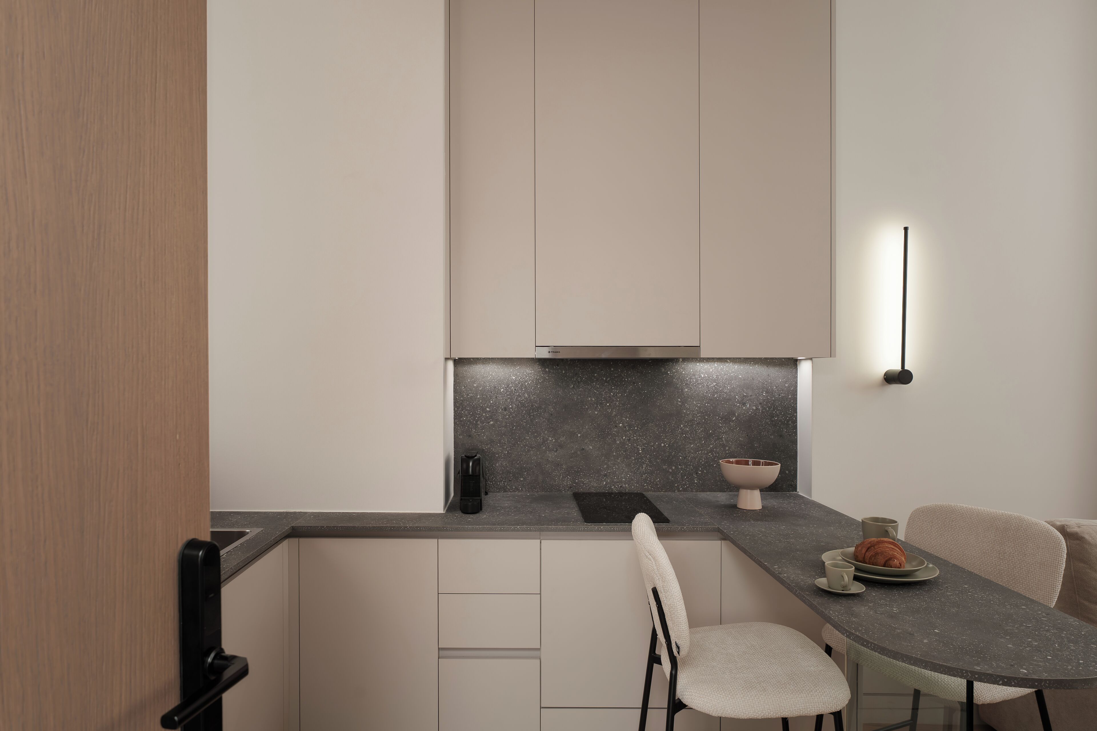 Deluxe Suite | Private kitchen | Espresso maker, coffee/tea maker, full-sized fridge, stovetop