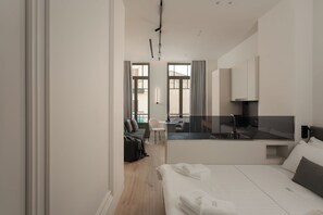 디럭스 스위트 | 이집트산 면 시트, 고급 침구, 오리/거위털 이불, 메모리폼 침대