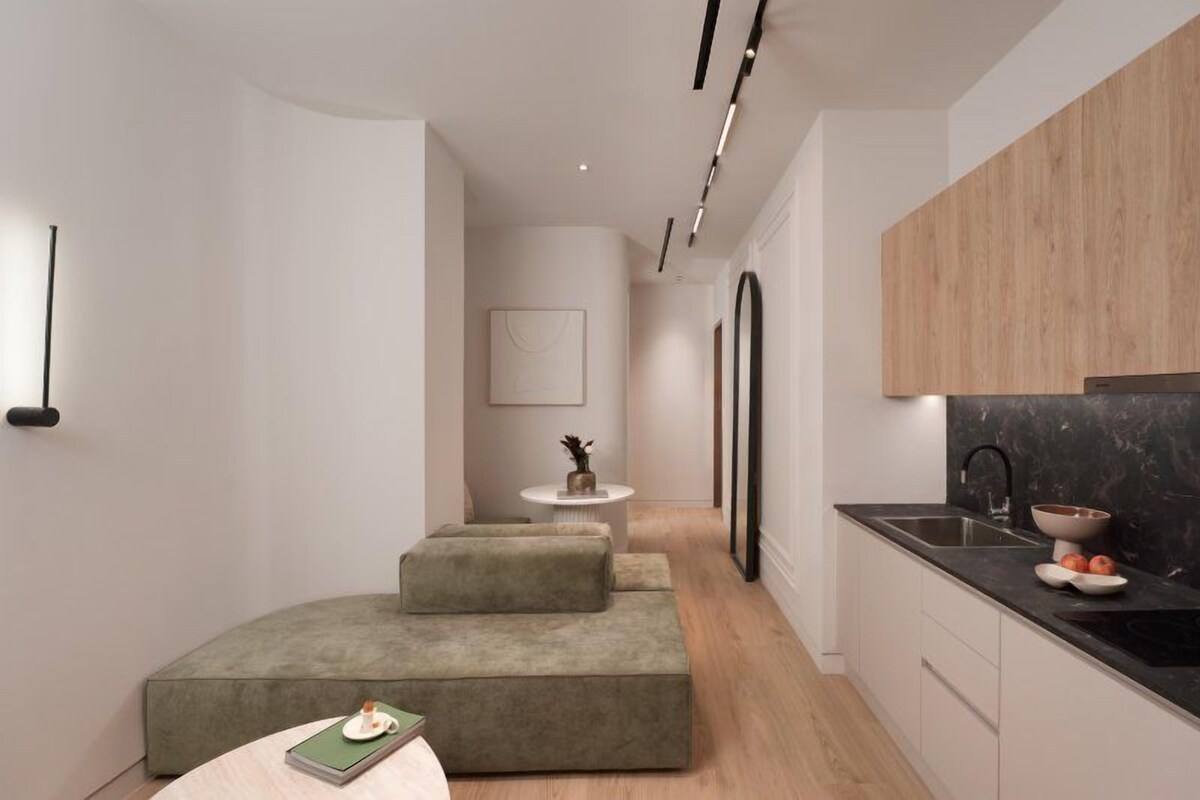 DELUXE SUITE 205 WITH BALCONY