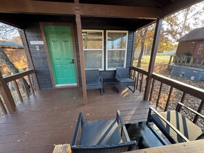 Terrace/patio - Boulder Ridge Cabin 2: The Cottage - Newly Renovated Tiny Cabin (Checotah)