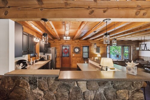 NEW! Cushing Home | Family Cabin Near Wachusett Mtn