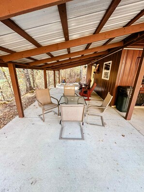 تناول الطعام بالخارج