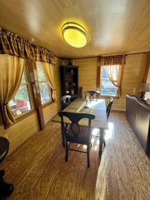 تناول الطعام