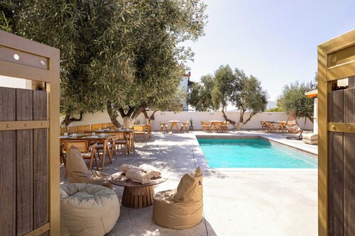 Eneos Boutique Residence - Koroni Garden Getaway