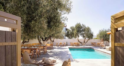 Eneos Boutique Residence - Koroni Garden Getaway