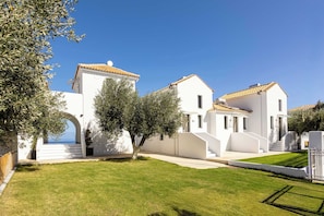 Exterior - Eneos Boutique Residence - Koroni Poolside Jewel (QXW3+7GQ Koroni, Greece)