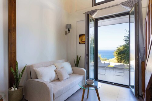 Eneos Boutique Residence - Koroni Poolside Jewel