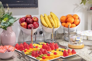 Daily buffet breakfast for a fee - BCN Montjuïc Apartments (Barcelona)
