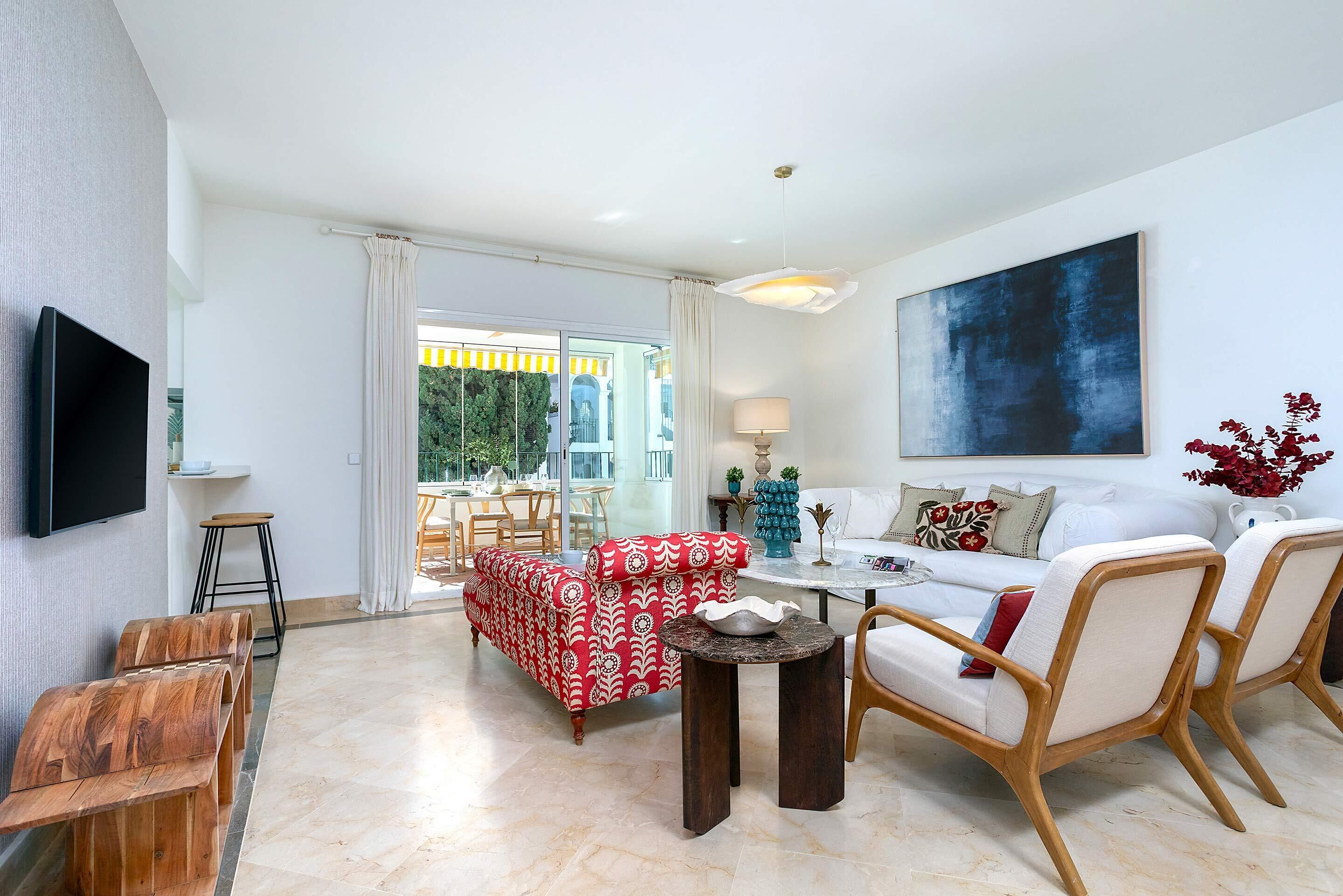 Apartment (3 Bedrooms) | Living area