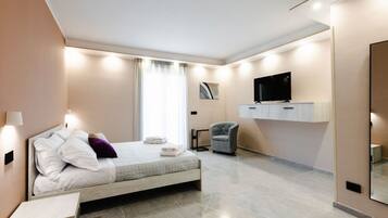 8 chambres, coffres-forts dans les chambres, fer et planche Ă repasser