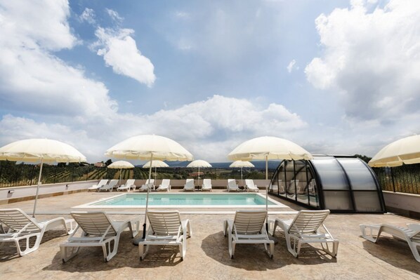 Een verwarmd zwembad