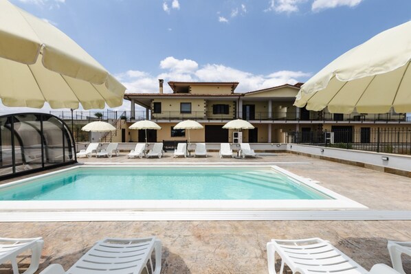 Piscine extérieure, piscine chauffée