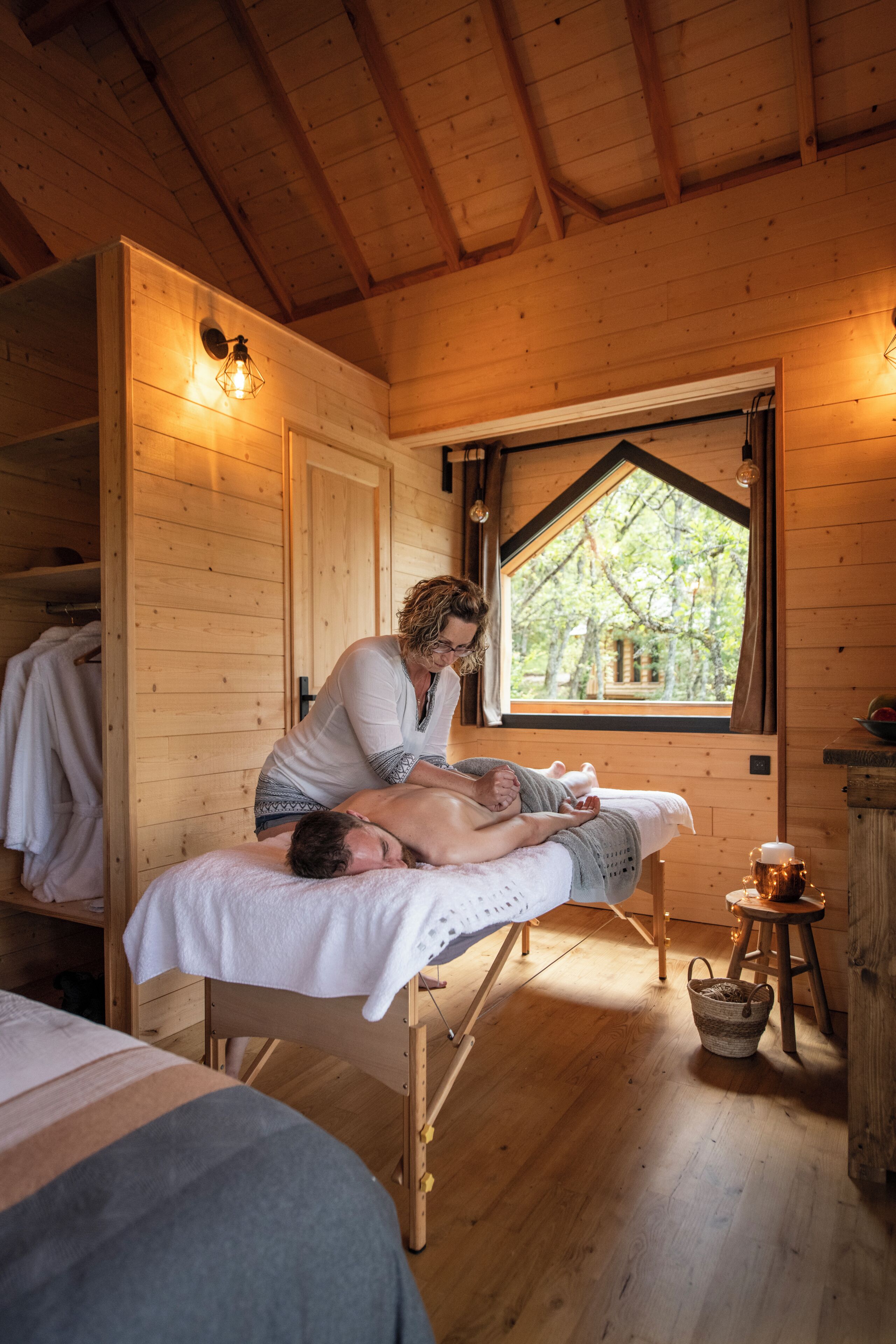 Kuumakivihierontaa, syväkudoshierontaa, hierontapalveluita