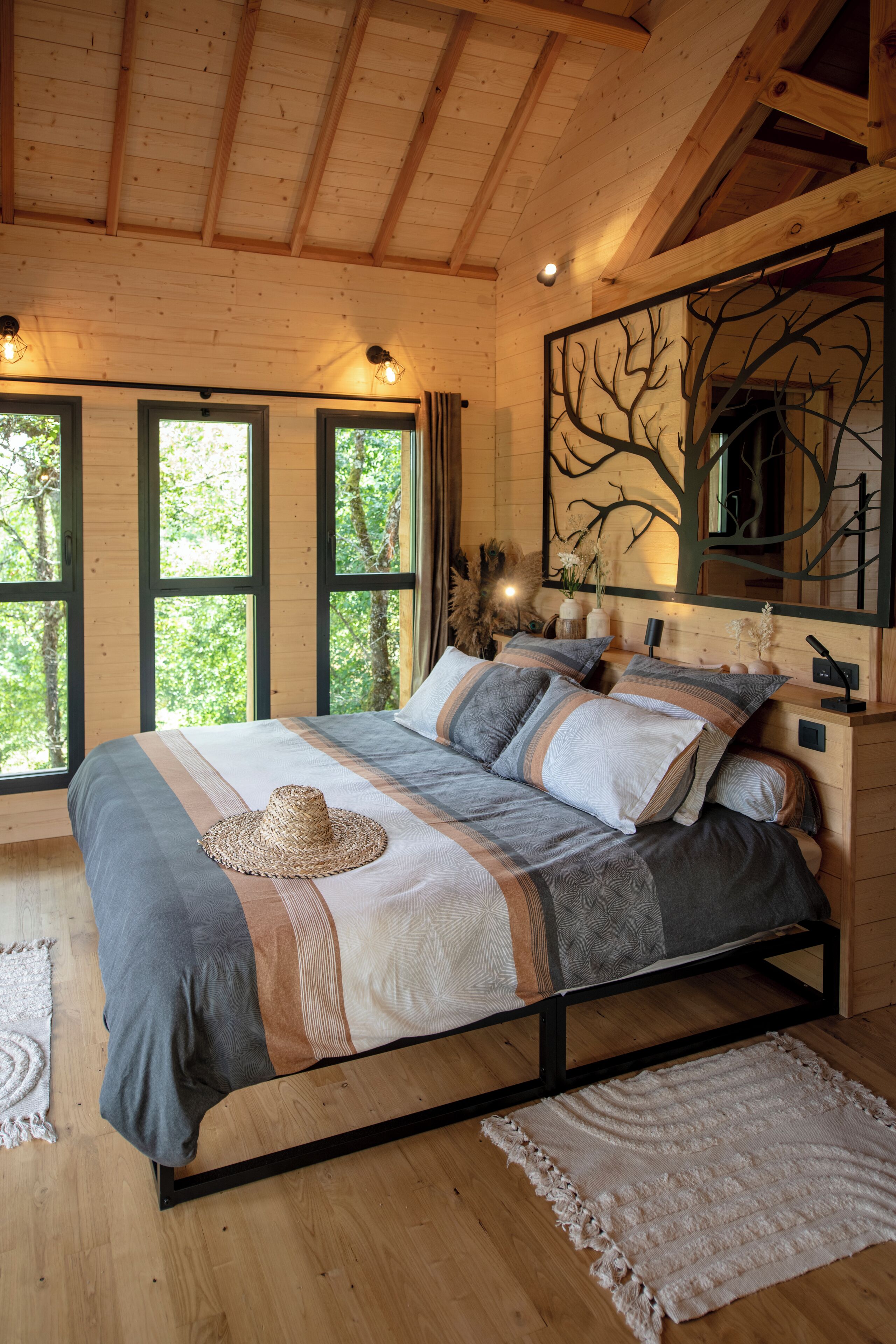 Blendingsgardiner, lydisolert og wi-fi (inkludert)