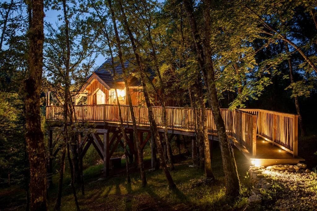 المنشأة من الخارج