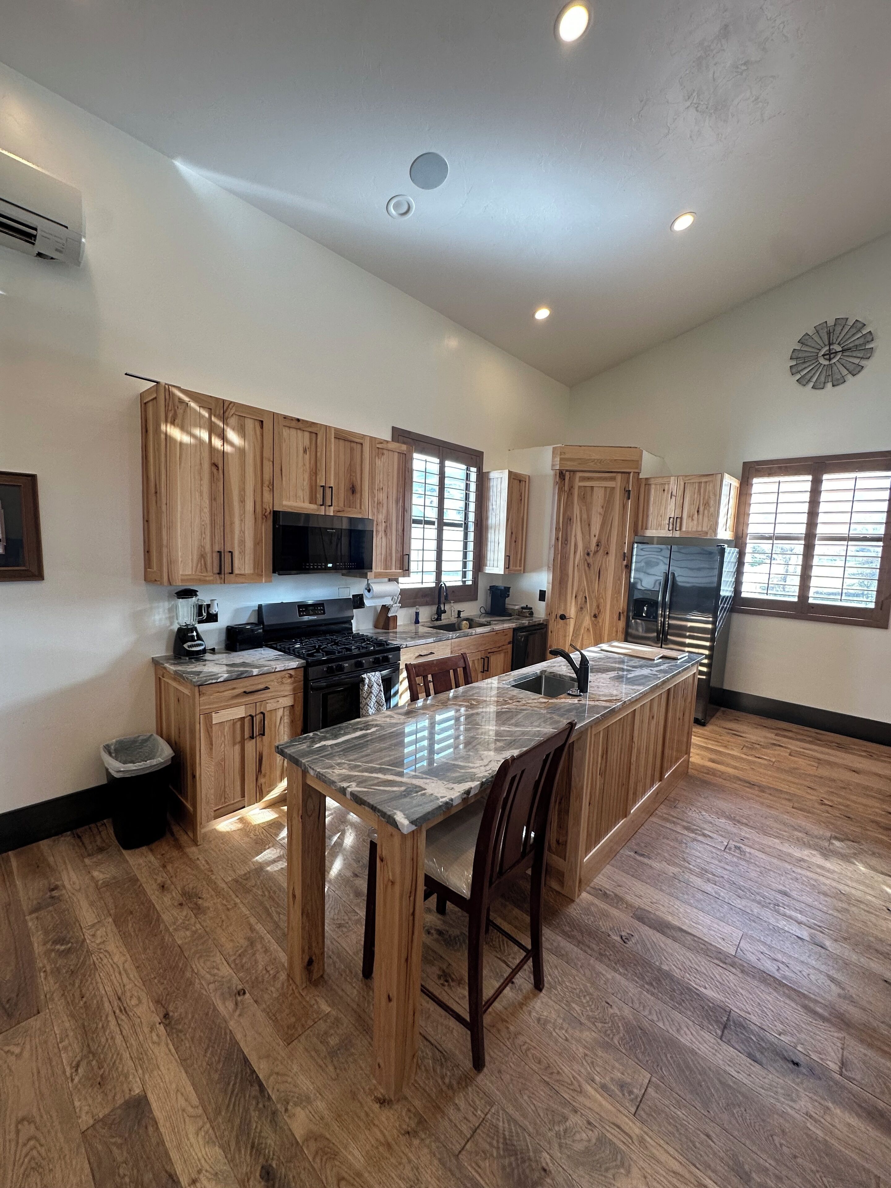 Microondas, horno, parrilla de estufa y lavavajillas 